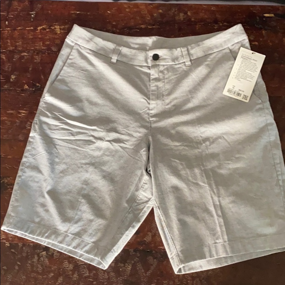 Lululemon commission short relaxed 11”